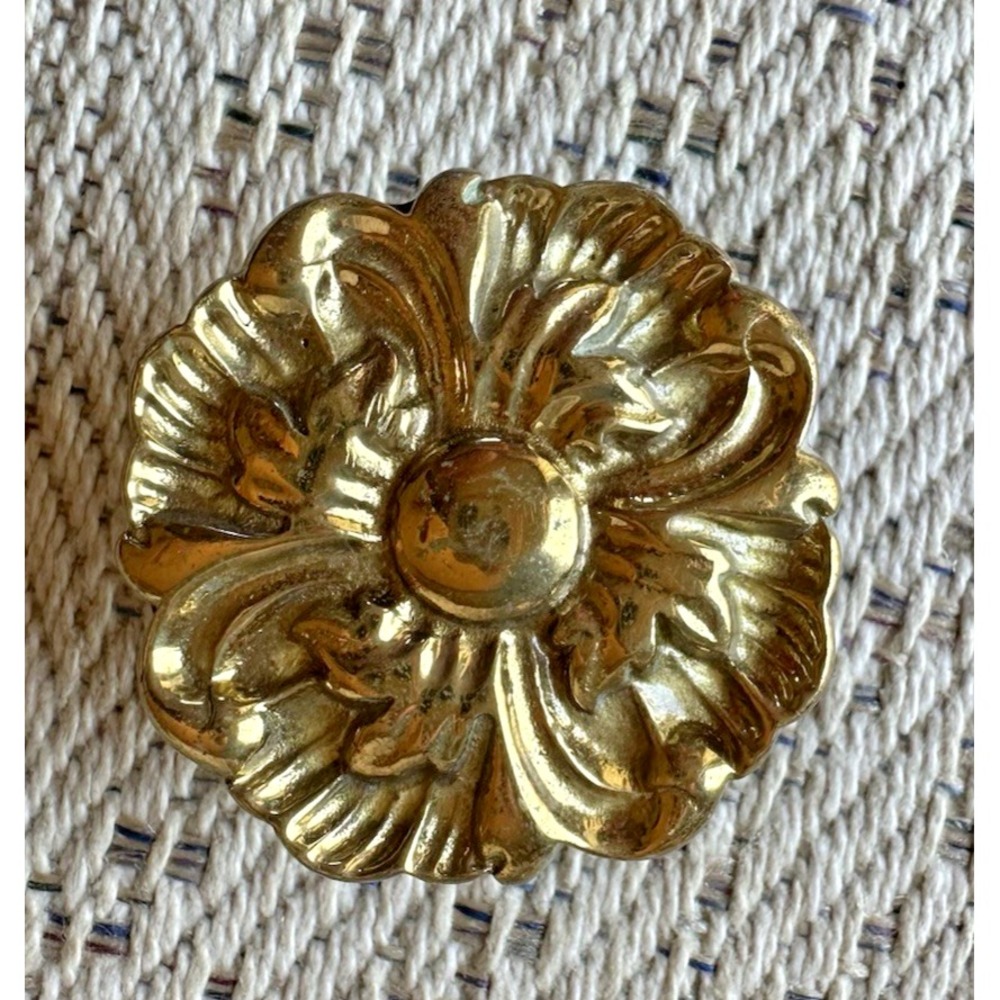 Vintage Brass Flower FRENCH PROVINCIAL Cabinet Drawer Knob 1.75" Lot of 6 b - Picture 4 of 4